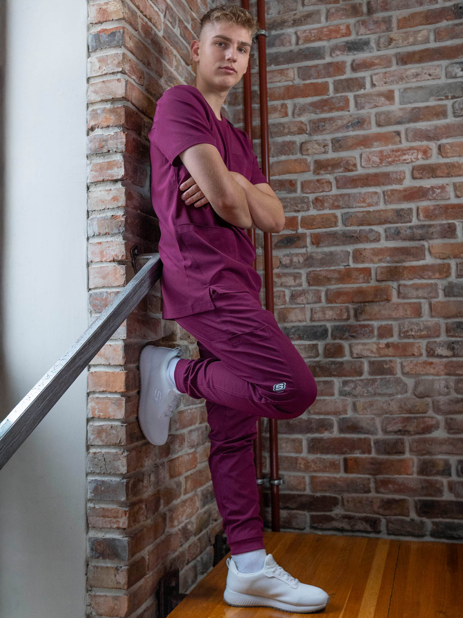 Scrubsy męskie Skechers w kolorze Wine